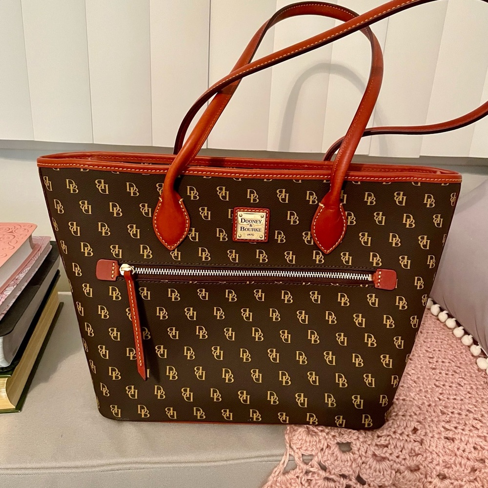 Beautiful Dooney and Bourke large purse with registration card.